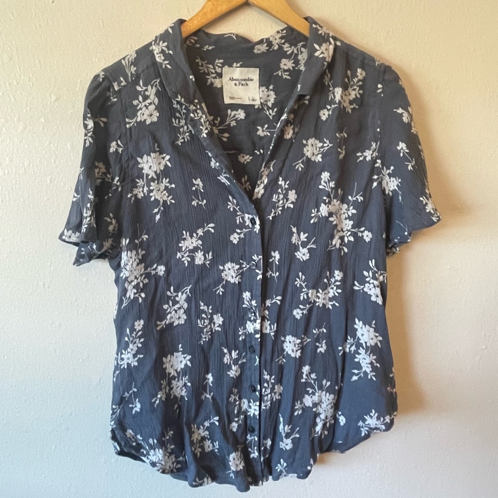 A&F floral button-up flutter-sleeve top